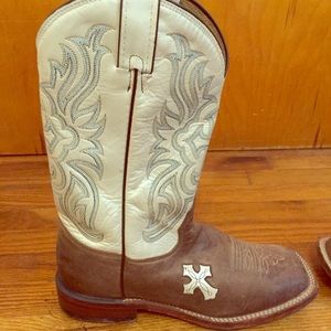 Size 9. Tony Lama Women’s Square Toe Cowboy Boots